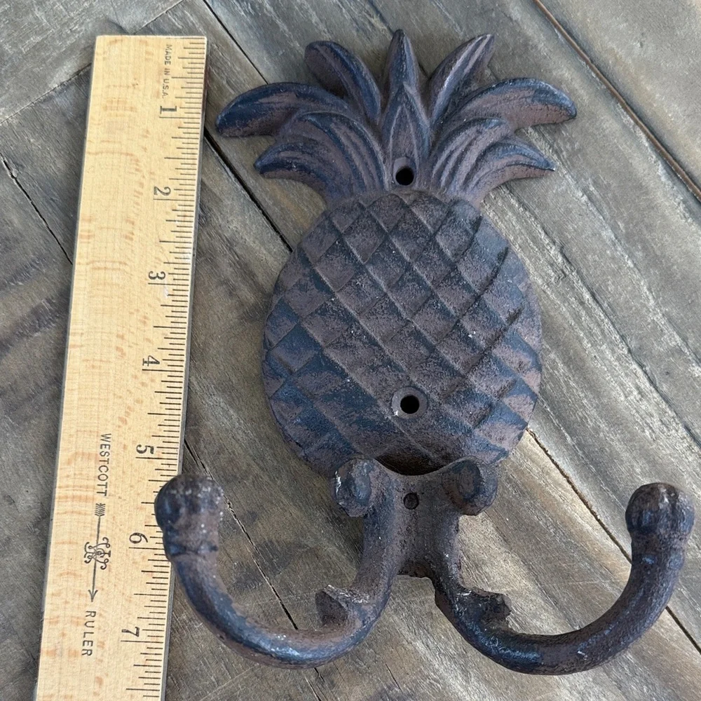 Rustic Pineapple Wall Hook